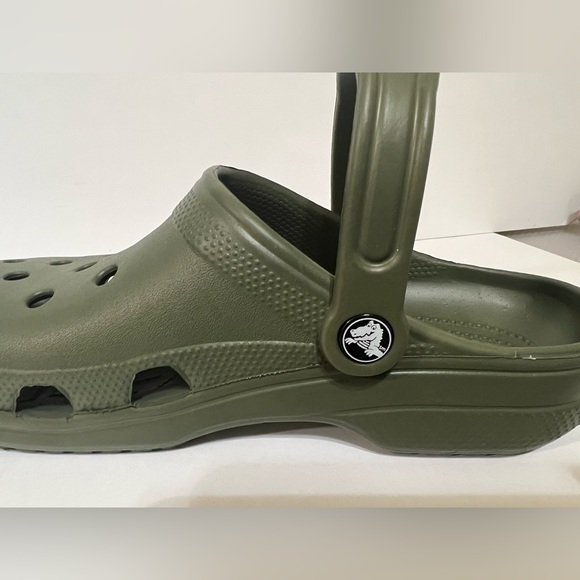Unisex, Crocs. Size 7 Men and for women size 9 - Picture 3 of 12